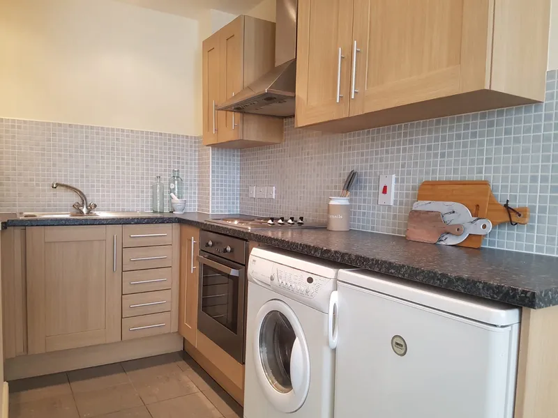 Tanners Court // Modern 2 Bed Flat // Aug 2026 - Image 2